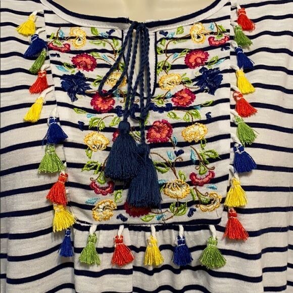 NWOT EMBROIDERED Short sleeves T-Shirt TOP - Picture 2 of 4